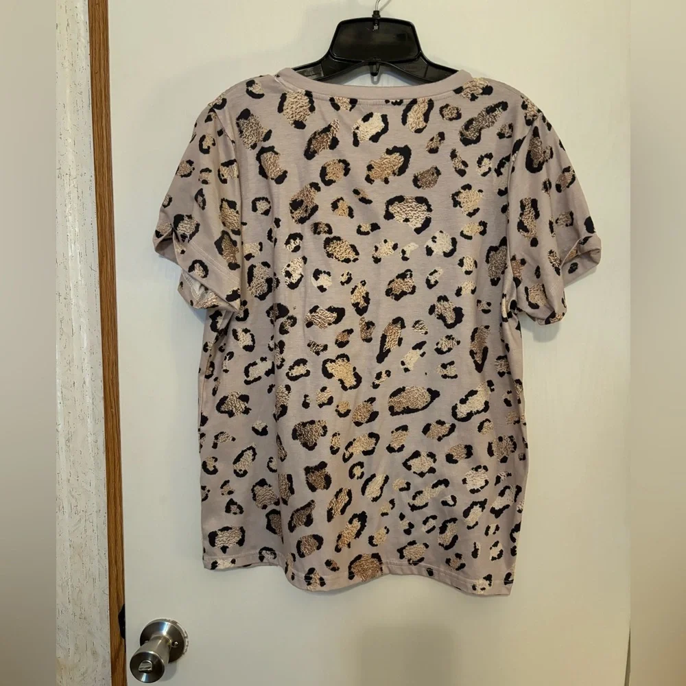 V-Neck Leopard Print Tee in Light Tan and Black - Picture 2 of 2
